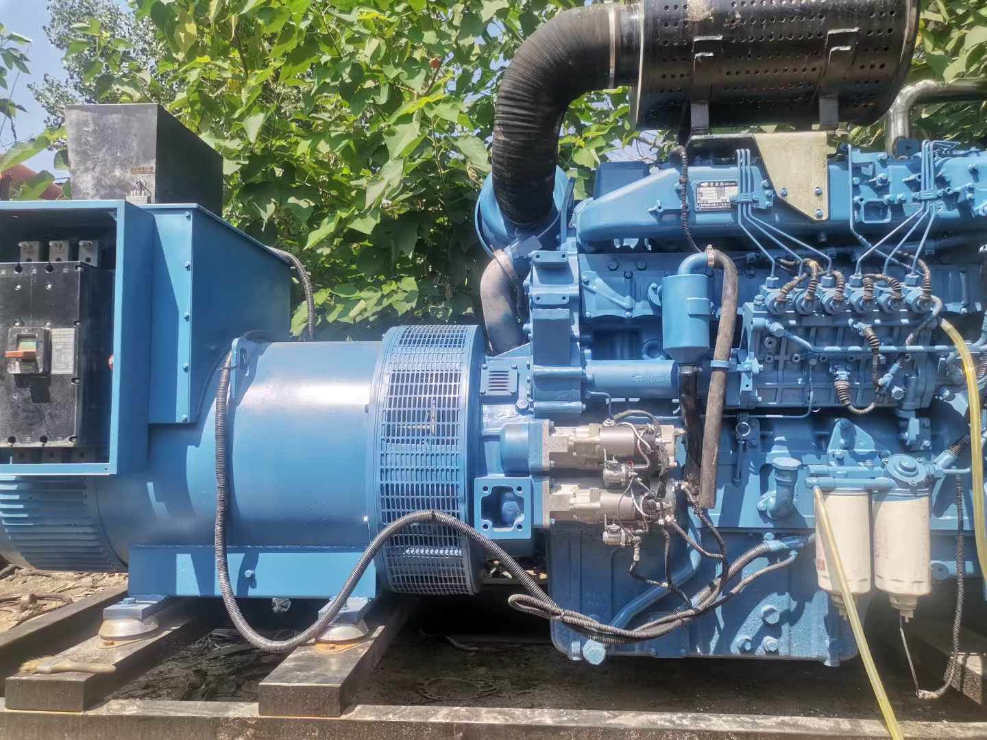 右江详细说明降低 800kW 柴油发电机输出电流波动的方法