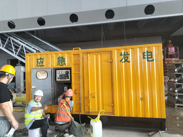 右江怎样判断空气滤清器是否需要更换？